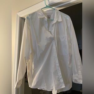 White collard button-up shirt